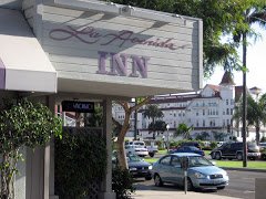 La Avenida Inn