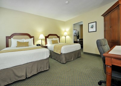 La-Avenida-Inn-Double-Queen-Room