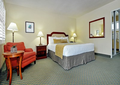 La-Avenida-Inn-King-Room