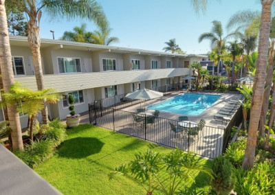 La-Avenida-Inn-Pool-View